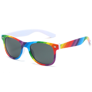 88163-15 Pintura de arco iris afuera y blanca sólida Inside Wayfarer Oferta especial Gafas de sol