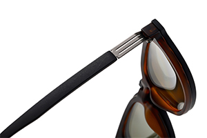 Templos de metal de trabajo abierto