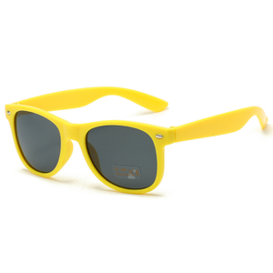 88163-5 Estilo de estilo Wayfarer Marco de color amarillo brillante con remaches plateados Promocionar gafas de sol de ventas